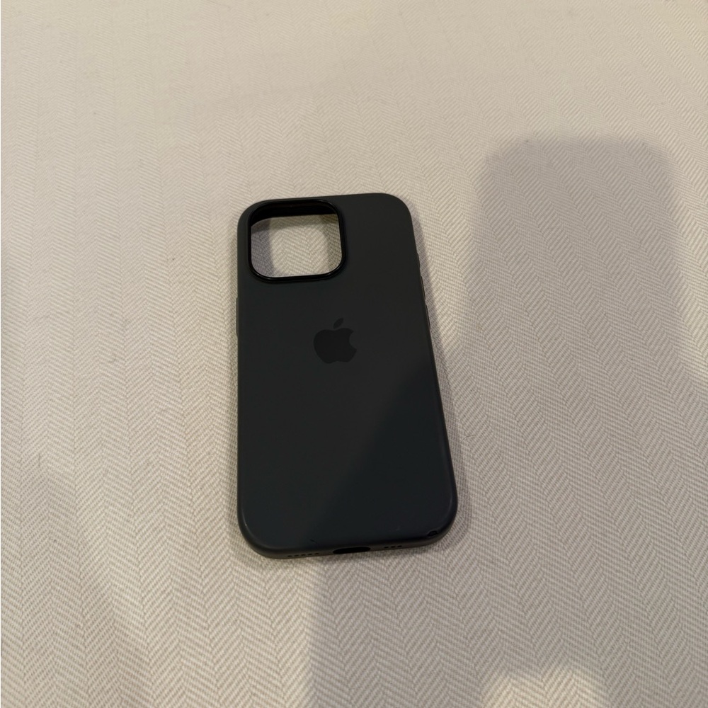 Apple iphone 16 pro case